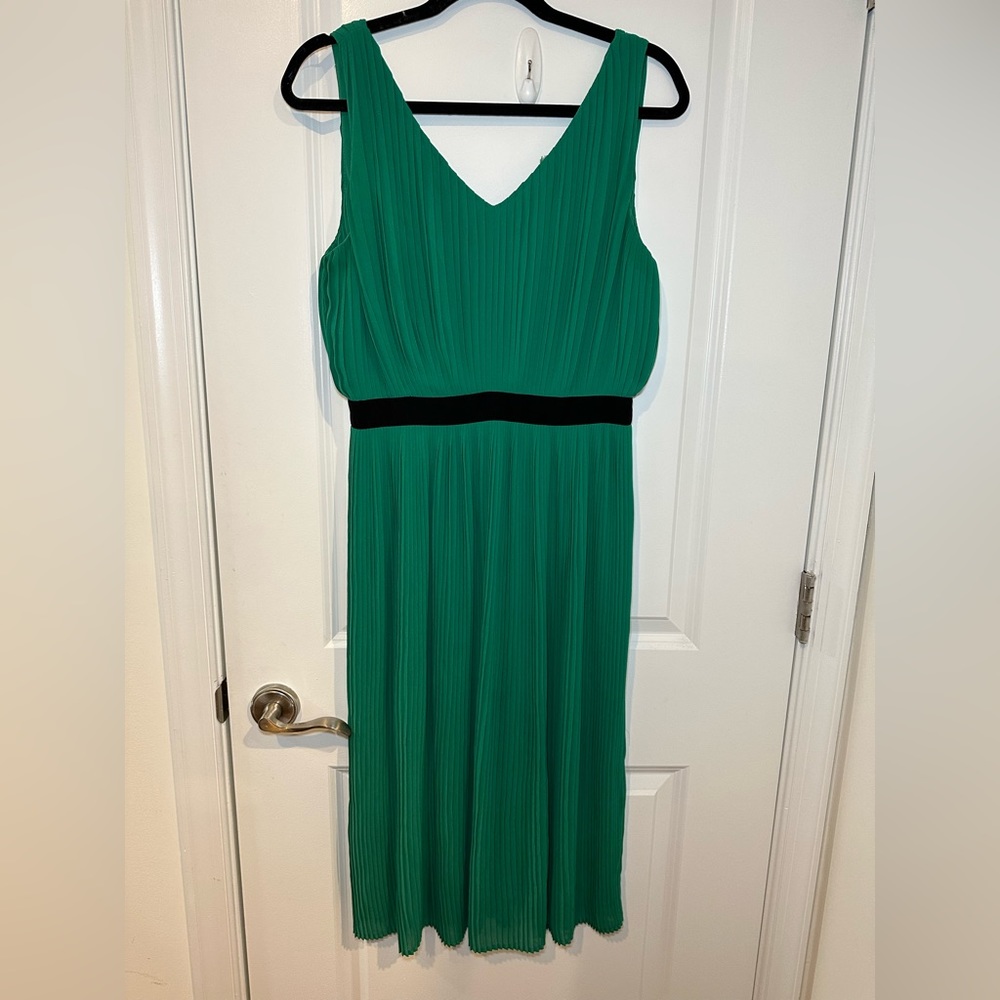 C. Luce Emerald Green Sleeveless Pleated chiffon dress